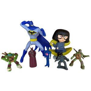 RANDOM LOT of 7 Plastic Toy Figures (SEE PHOTOS)
